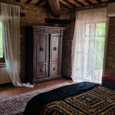 Hotel Convento Di San Martino In Crocicchio Urbino Habitación foto